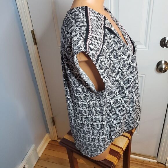Max Studio geometric print draped blouse S - Picture 4 of 8